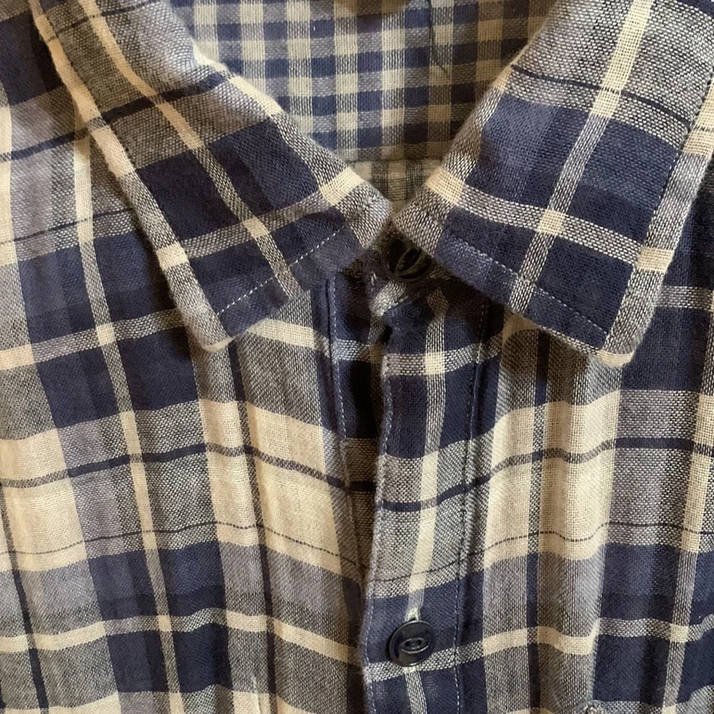 Light weight button down - Picture 2 of 5